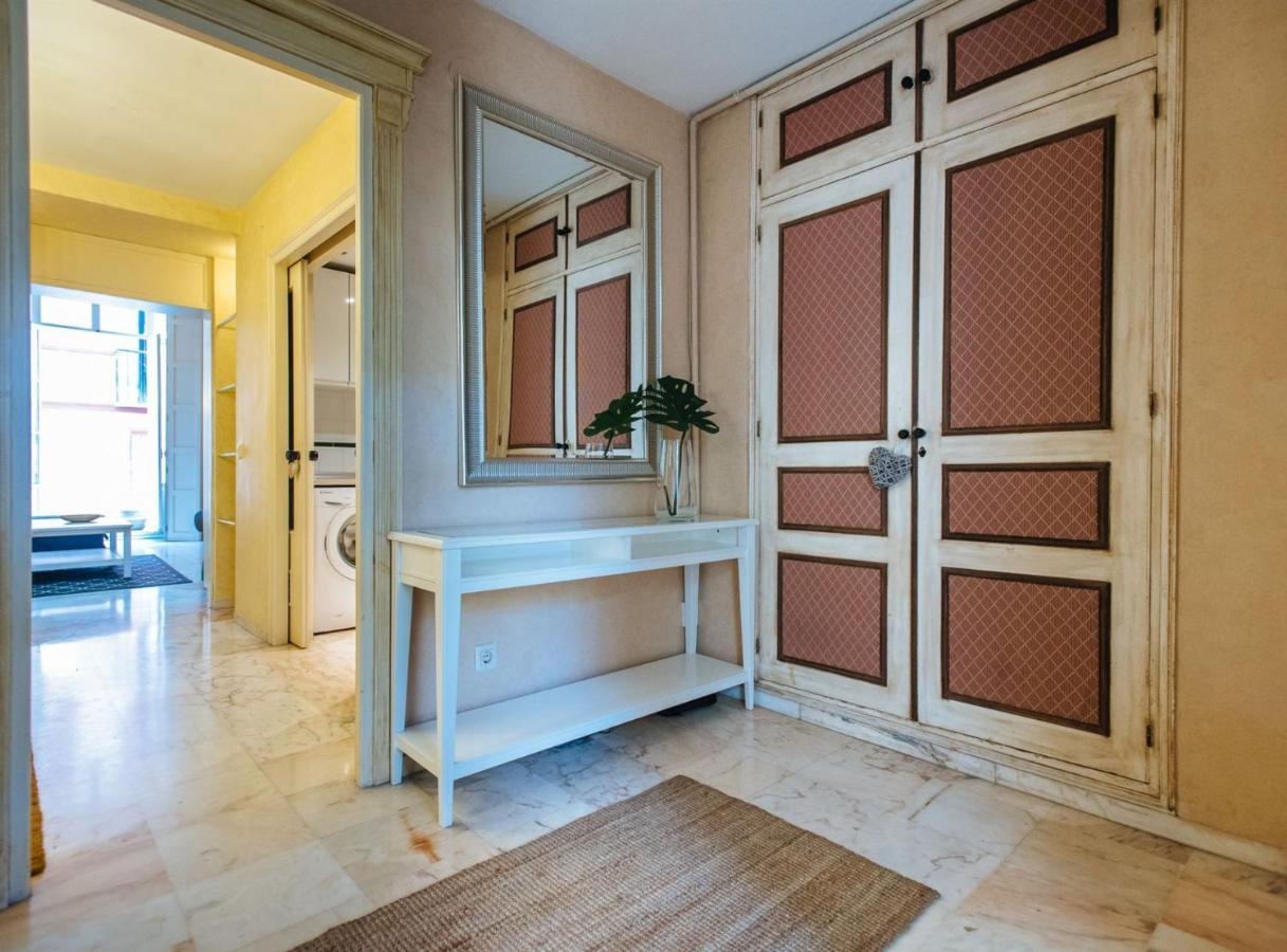 Pajaritos Suite Apartment - Private Parking Included Sevilla Eksteriør billede