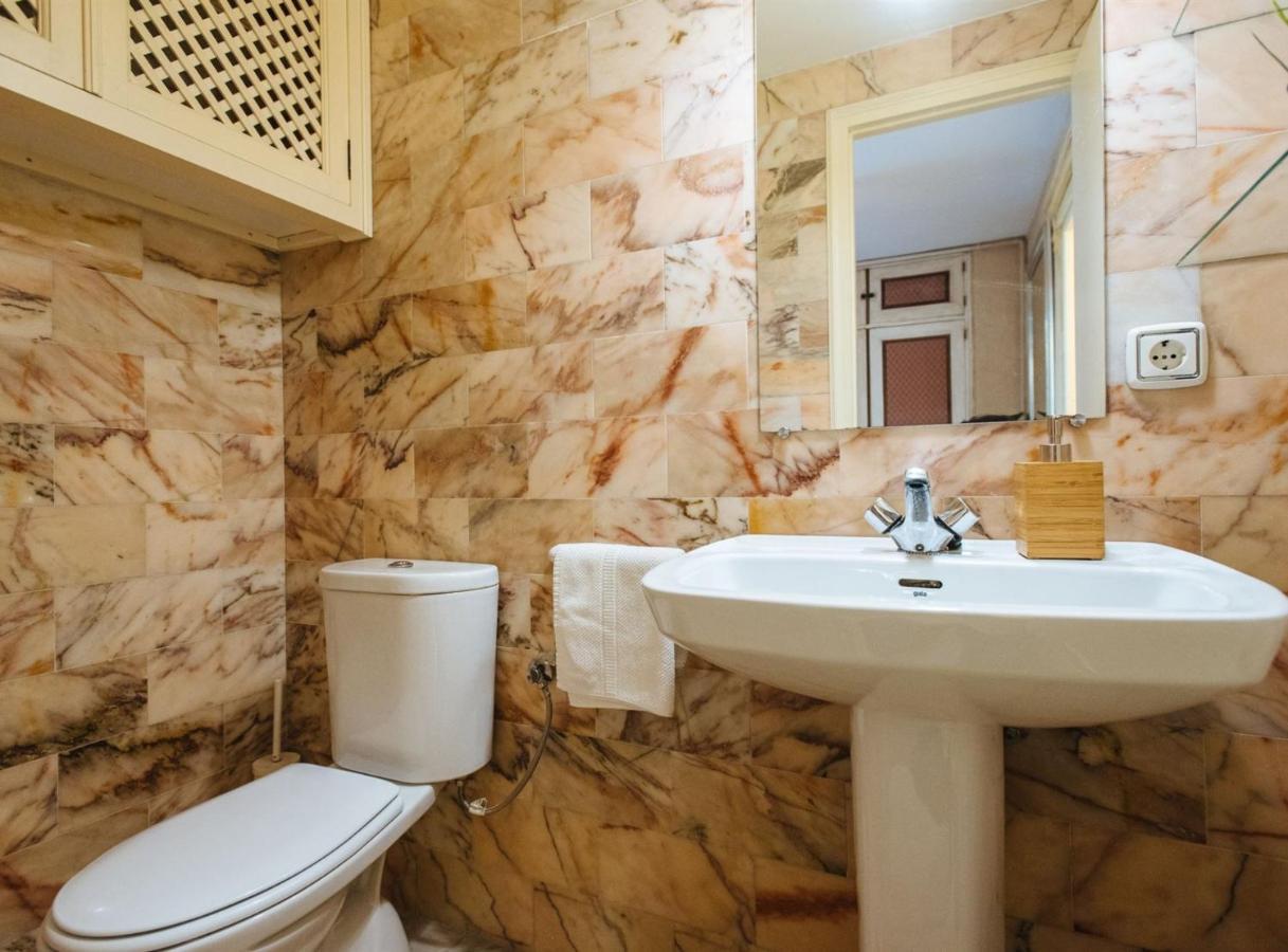 Pajaritos Suite Apartment - Private Parking Included Sevilla Eksteriør billede